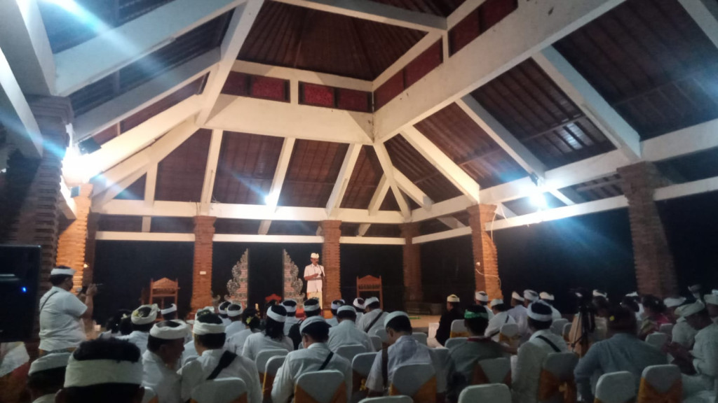 Pelaksanaan Tumpek Krulut Dengan Upacara Jana Kerthi, Di Pura Luhur Pucak Tedung